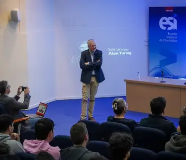 Óscar Cordón durante la conferencia