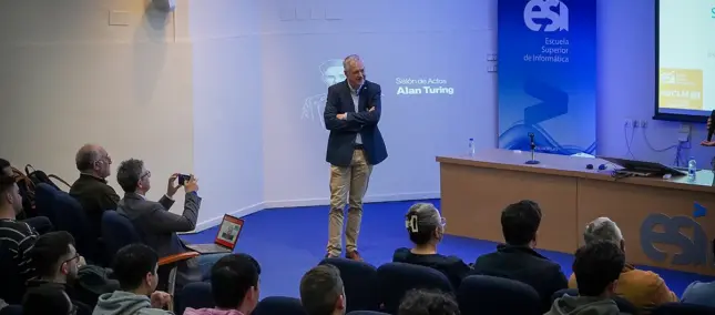 Óscar Cordón durante la conferencia