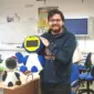 Guillermo Cubero con robot Shara