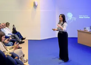 Isabel Rodríguez Olivar durante la conferencia