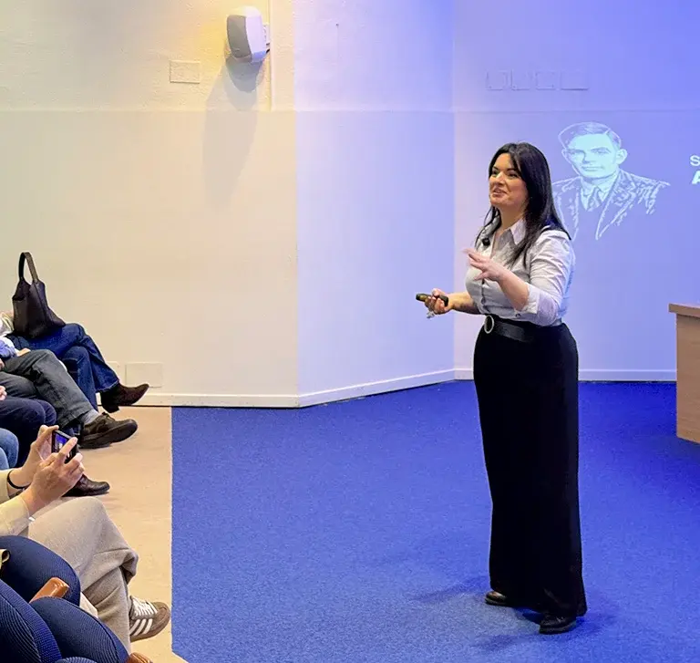 Isabel Rodríguez Olivar durante la conferencia