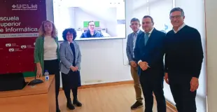 Julián Caba junto al tribunal evaluador