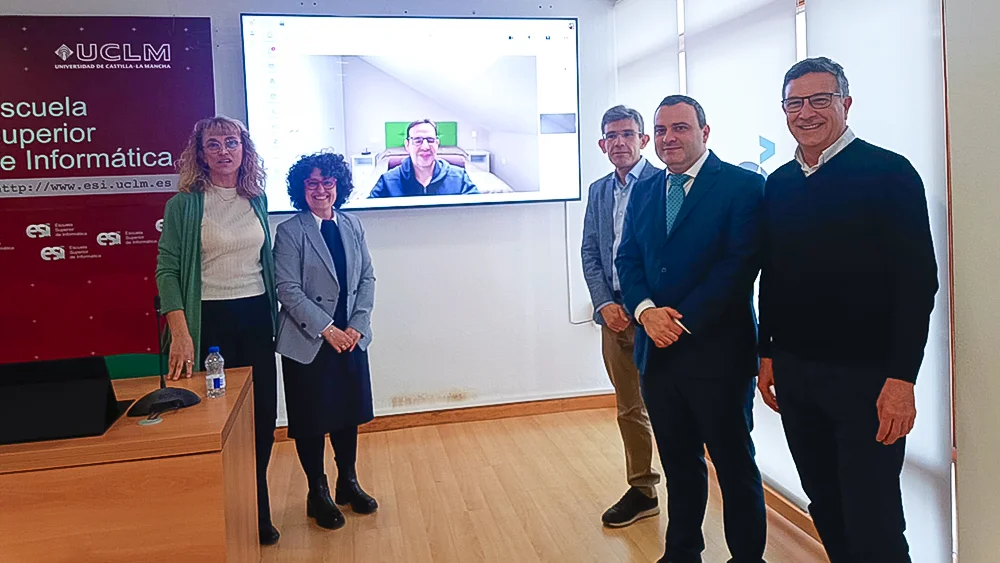 Julián Caba junto al tribunal evaluador