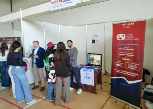 Profesores de la ESI en la Feria de Empleo de Valdepeñas
