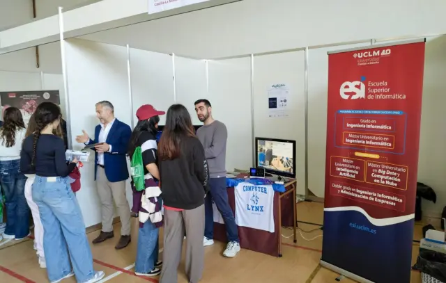 Profesores de la ESI en la Feria de Empleo de Valdepeñas