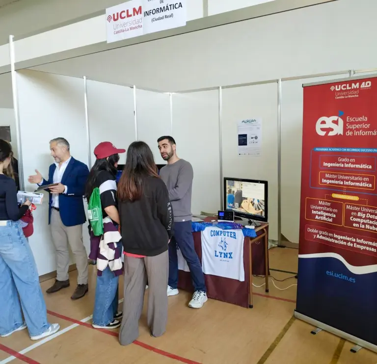 Profesores de la ESI en la Feria de Empleo de Valdepeñas