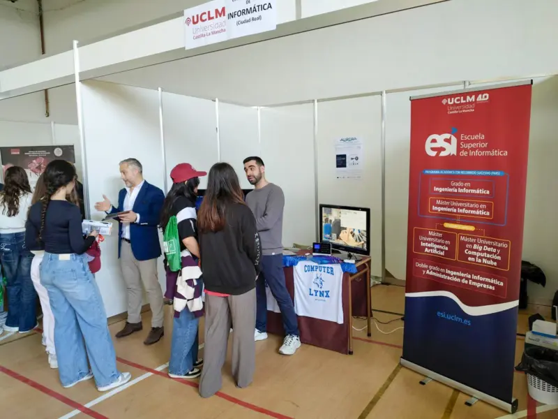 Profesores de la ESI en la Feria de Empleo de Valdepeñas