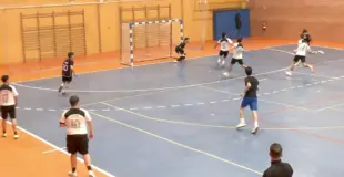 Jugadores de la ESI disputando la final de fútbol Sala 2026