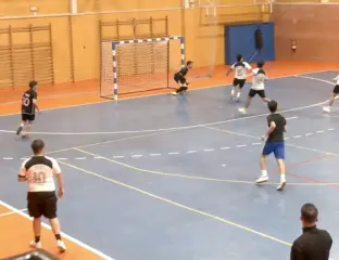 Jugadores de la ESI disputando la final de fútbol Sala 2026