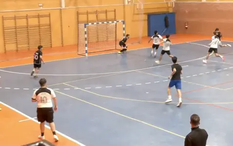 Jugadores de la ESI disputando la final de fútbol Sala 2026