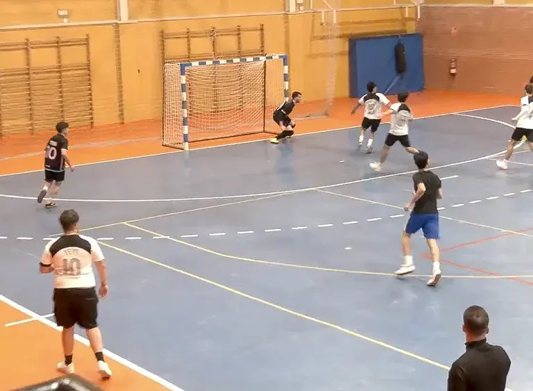 Jugadores de la ESI disputando la final de fútbol Sala 2026