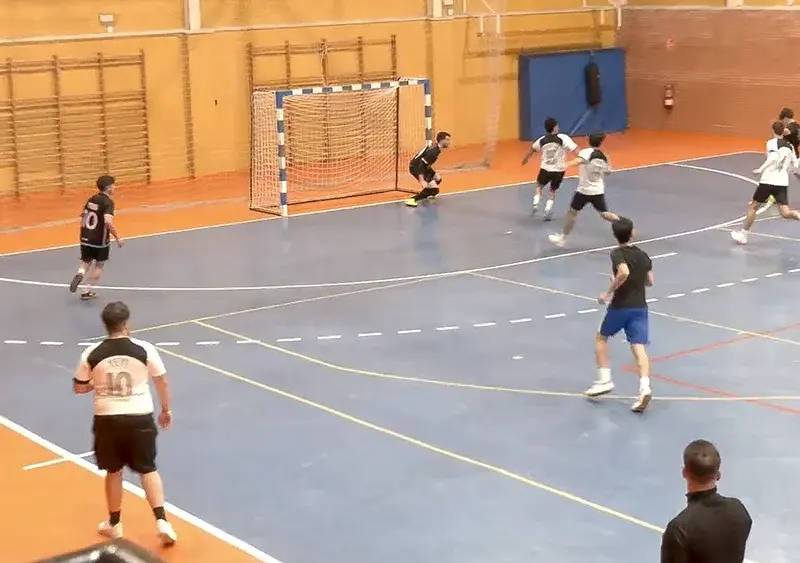Jugadores de la ESI disputando la final de fútbol Sala 2026