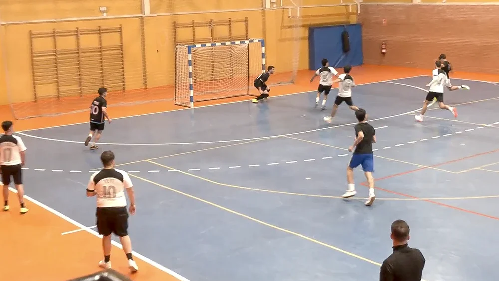 Jugadores de la ESI disputando la final de fútbol Sala 2026