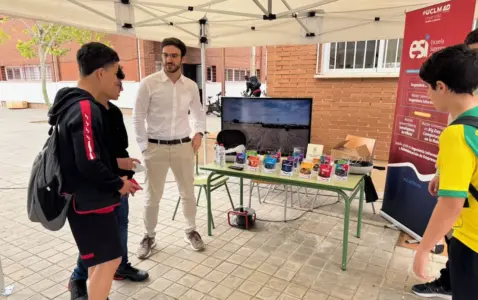 La ESI en la feria del empleo del IES Azuer de Manzanares