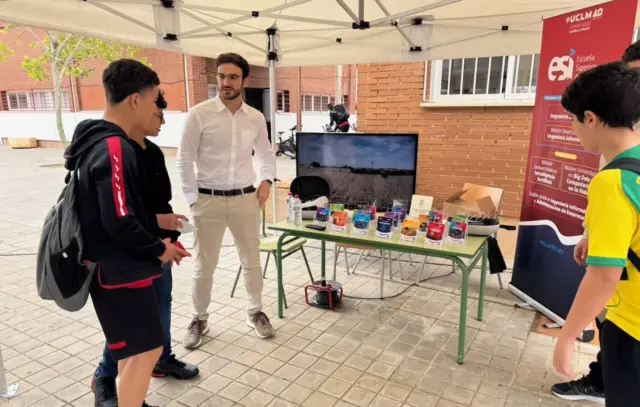 La ESI en la feria del empleo del IES Azuer de Manzanares