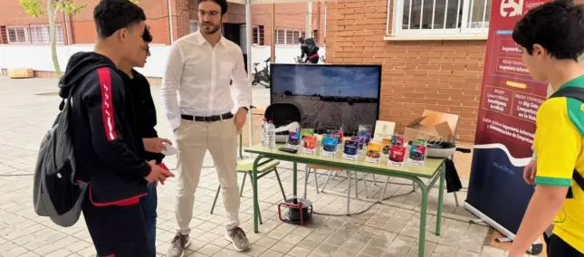 La ESI en la feria del empleo del IES Azuer de Manzanares