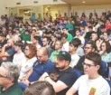 estudiantes en el salón de grados de la ESI