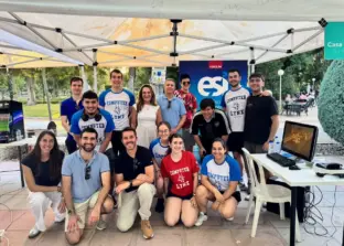 miembros de la ESI participando en Ciencia en la Calle 2026