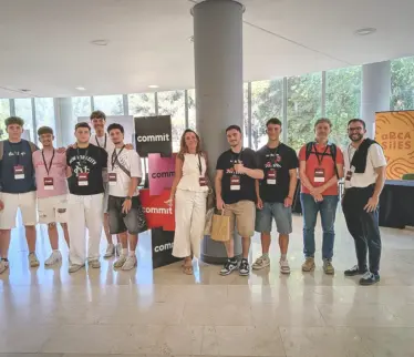 Profesores y estudiantes de la ESI en la Commit Conf