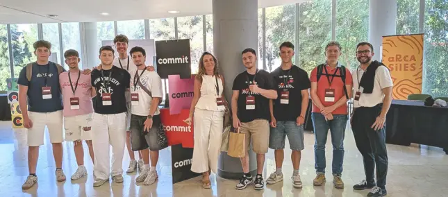 Profesores y estudiantes de la ESI en la Commit Conf