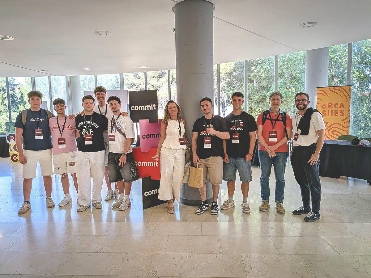 Profesores y estudiantes de la ESI en la Commit Conf