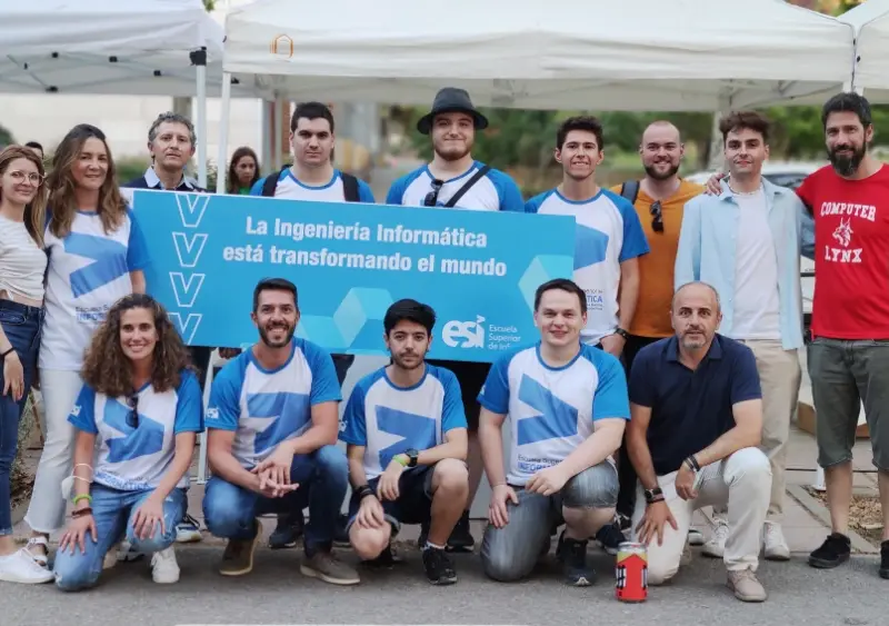 Participantes de la ESI en Ciencia en la Calle.