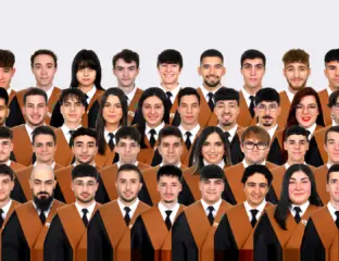 Estudiantes que defienden su TFG en julio de 2026