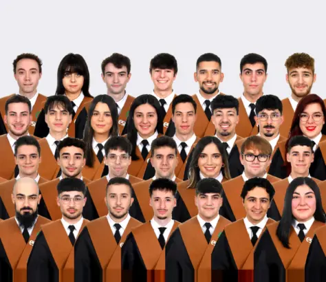 Estudiantes que defienden su TFG en julio de 2026
