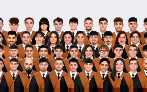 Estudiantes que defienden su TFG en julio de 2026