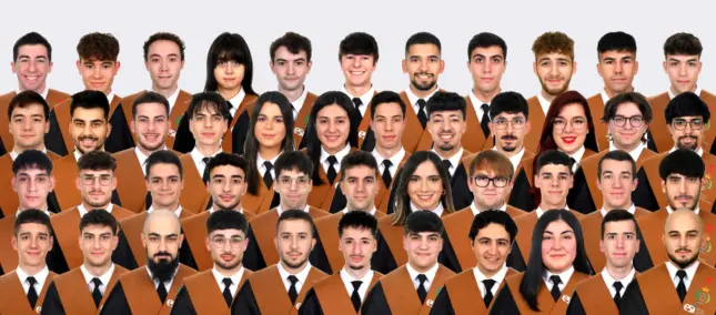 Estudiantes que defienden su TFG en julio de 2026