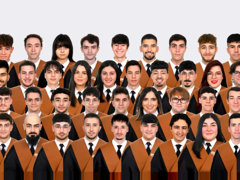 Estudiantes que defienden su TFG en julio de 2026