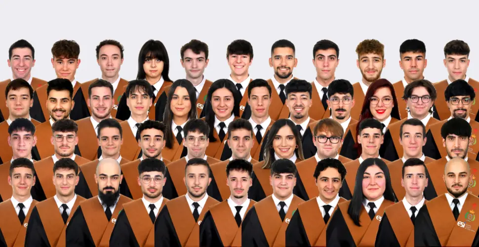 Estudiantes que defienden su TFG en julio de 2026