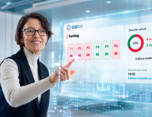 Soledad Escolar interactuando con el dashboard
