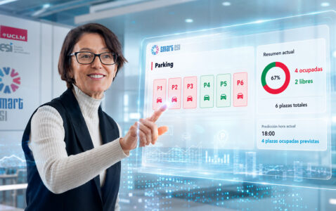 Soledad Escolar interactuando con el dashboard