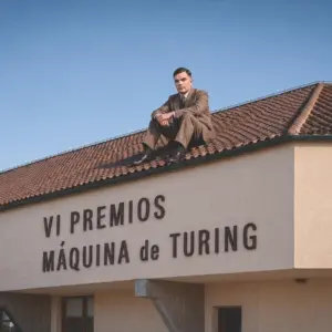 Alan turing sobre el tejado de la esi