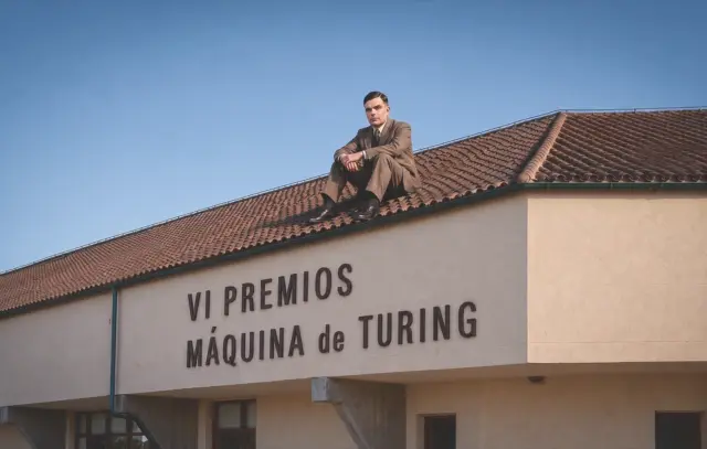 Alan turing sobre el tejado de la esi