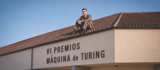 Alan turing sobre el tejado de la esi