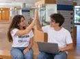 Estudiantes de la esi en el hall