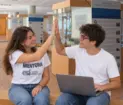 Estudiantes de la esi en el hall