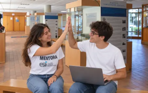 Estudiantes de la esi en el hall