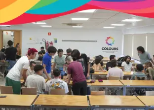 estudiantes en el aula actividades de colours