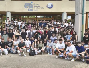 Foto de grupo con los estudiantes de primero 26-27