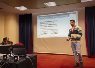 Rubén Grande Exponiendo un proyecto