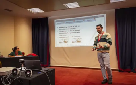 Rubén Grande Exponiendo un proyecto