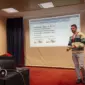 Rubén Grande Exponiendo un proyecto