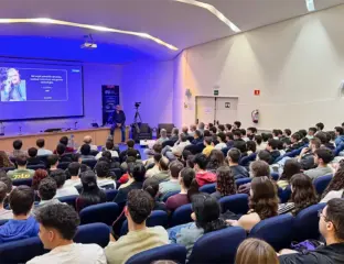 Ricardo Baeza en el salón de actos de la ESI